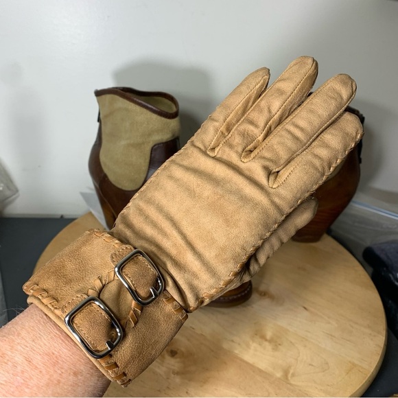 Coach Tan Silk Gloves Faux Suede Buckle Detail Lined Sz 6 1/2 Classic Minimalist - Picture 4 of 11